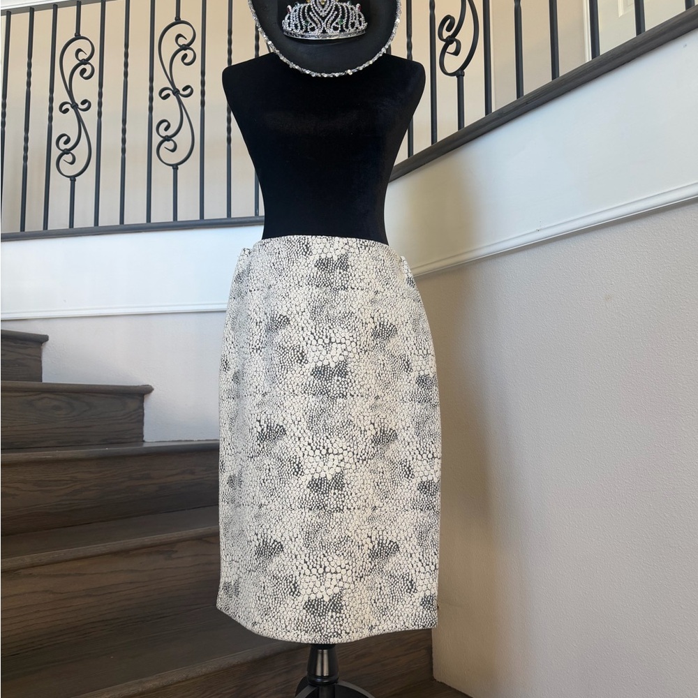 Black and White 3D Patterned Pencil Skirt